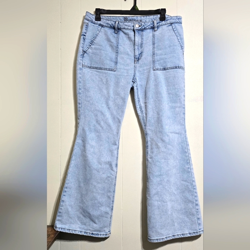 No Boundaries Mid Rise Porkchop Flare Pants, Size 16